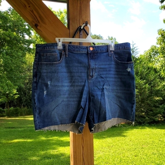Universal Thread Pants - UNIVERSAL THREAD NWT distressed denim boyfriend shorts
